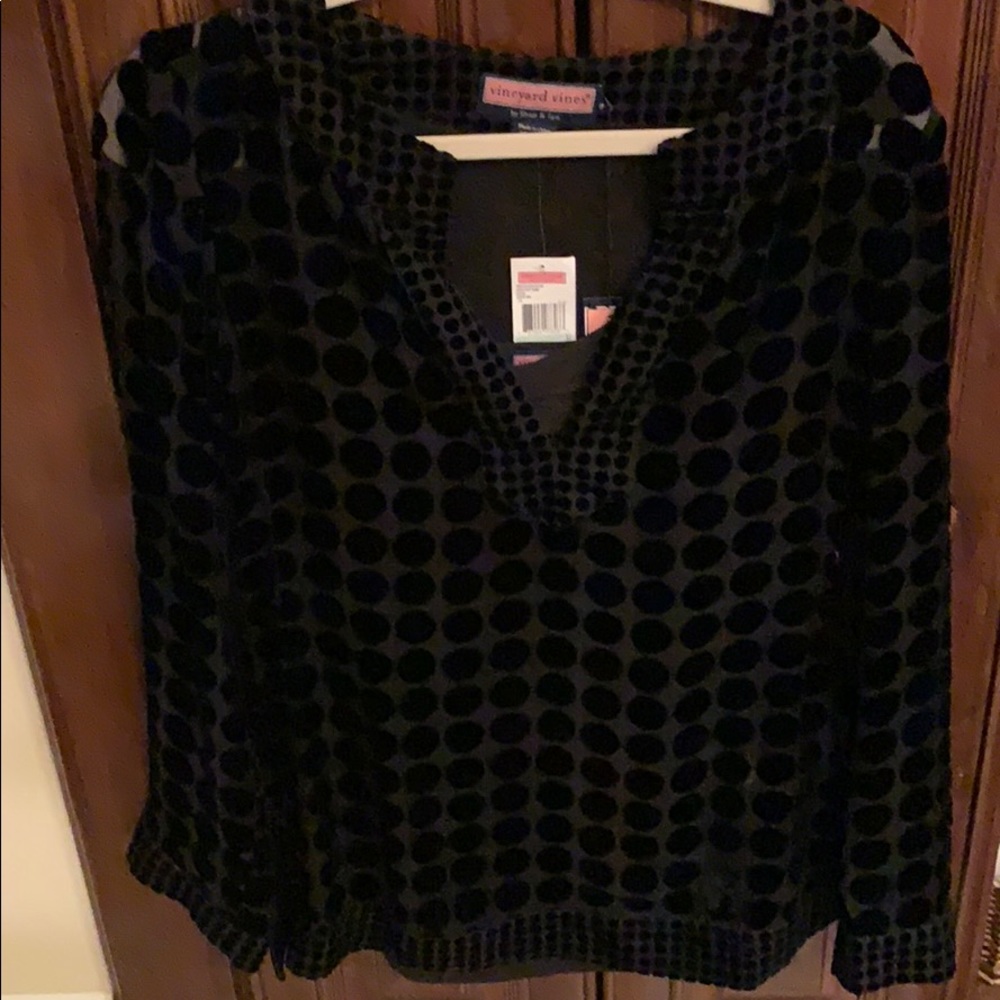 Vineyard Vines top